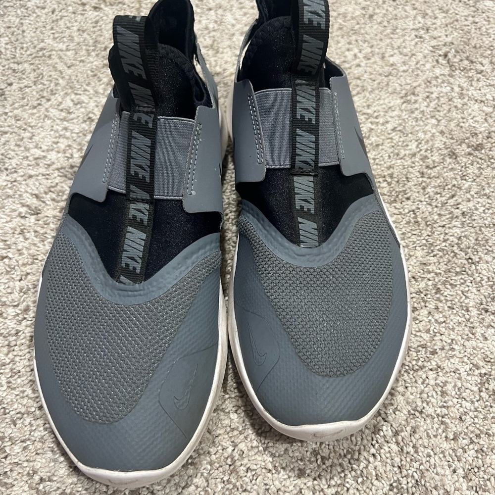 Nike Men's Black and Gray Slip-On Sneakers